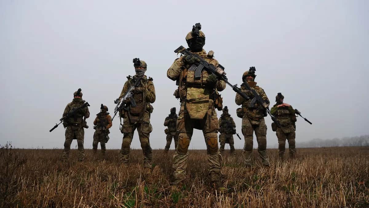 Ukrainian servicemen on a training exercise near the city of Kupyansk in Ukraine’s eastern Kharkiv region, 9 November 2025. Photo: EPA / AFU