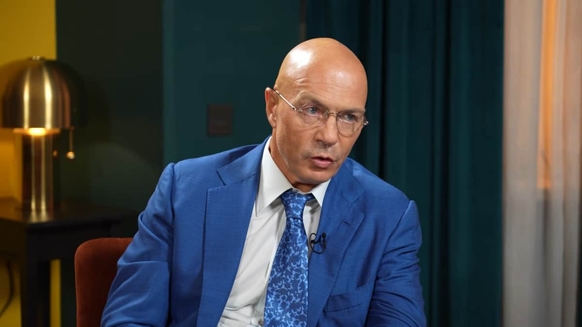 «Эксмо-АСТ» не выпустила десятки книг из-за цензуры