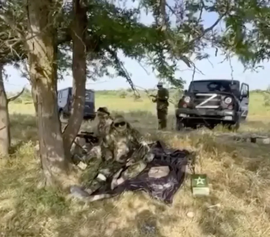Screenshot of a video showing Dagestan soldiers on the frontlines thanking Gadzhiev