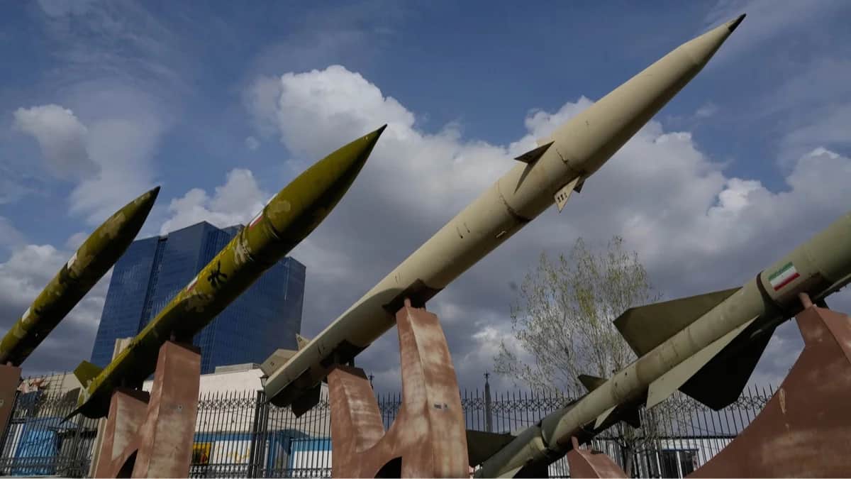 Образцы ракет иранского производства на севере Тегерана, 24 марта 2026 года. Фото: Vahid Salemi / AP / Scanpix / LETA<br>