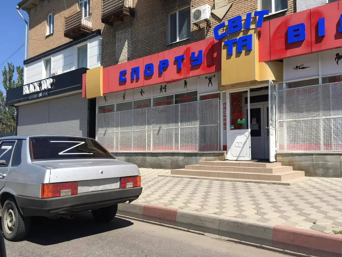 Cars without licence plates and with a “Z” symbol on them have probably been stolen. Photo: Sonia Mustaeva