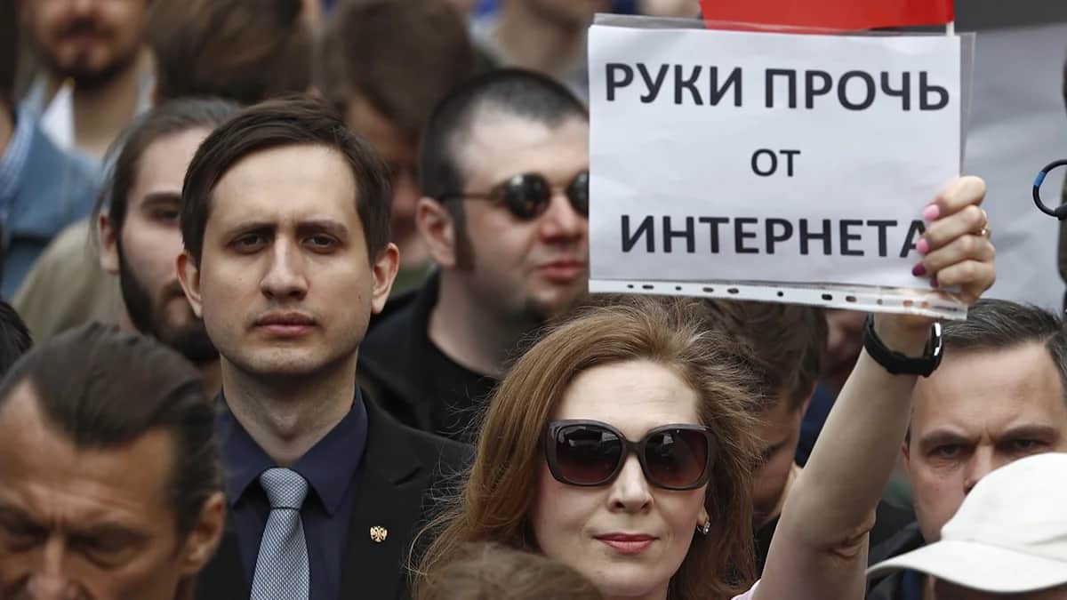 Митинг за свободный Интернет в Москве, Россия, 30 апреля 2018 года. Фото: Сергей Ильницкий / EPA-EFE