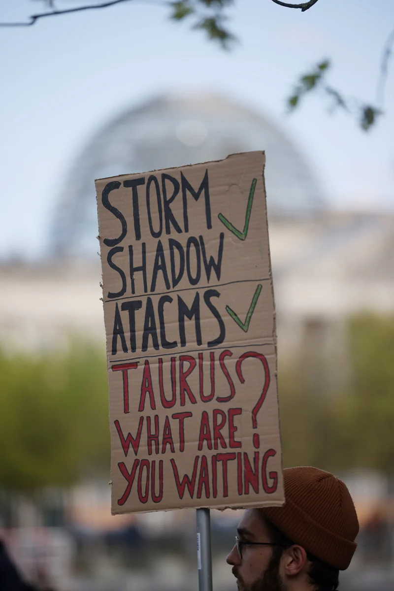 02. Акция под лозунгом «Россия все ближе!», приуроченная к годовщине Чернобыльской катастрофы, в Берлине, Германия, 26 апреля 2024 года. Фото: Clemens Bilan / EPA-EFE<br>
