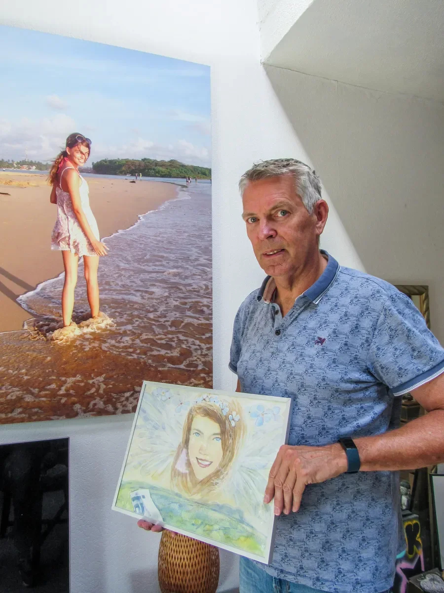 Hans de Borst near the portrait of his deceased daughter Elsemiek. Photo: Ekaterina Glikman