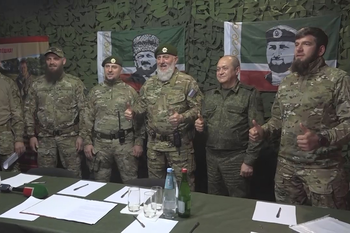 Подписание контракта «Ахмата» с Минобороны РФ, июнь 2023 года. Фото: Адам Делимханов / <a href="https://t.me/adelimkhanov_95/2230" target="_blank">Telegram</a>