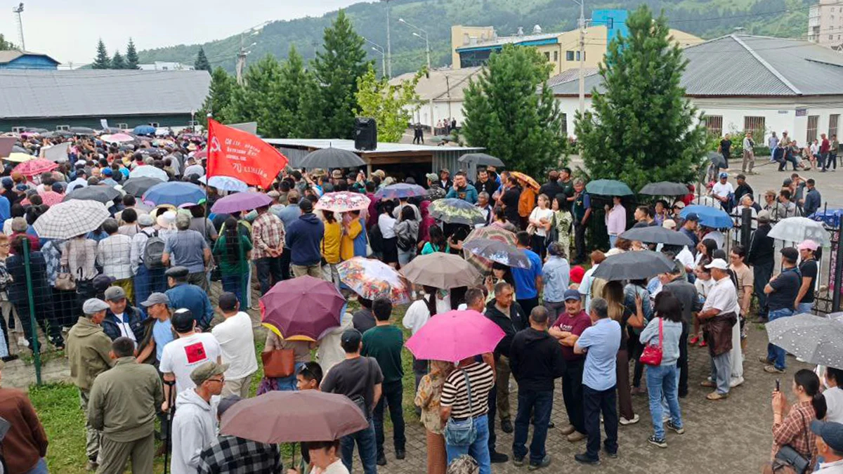 Митинг в Горно-Алтайске, 21 июня 2025 года. Фото: Павел Пастухов / <a data-sk="tooltip_parent" data-stringify-link="https://t.me/PastuhovGA/814" href="https://t.me/PastuhovGA/814" rel="noopener noreferrer" target="_blank">Telegram</a>