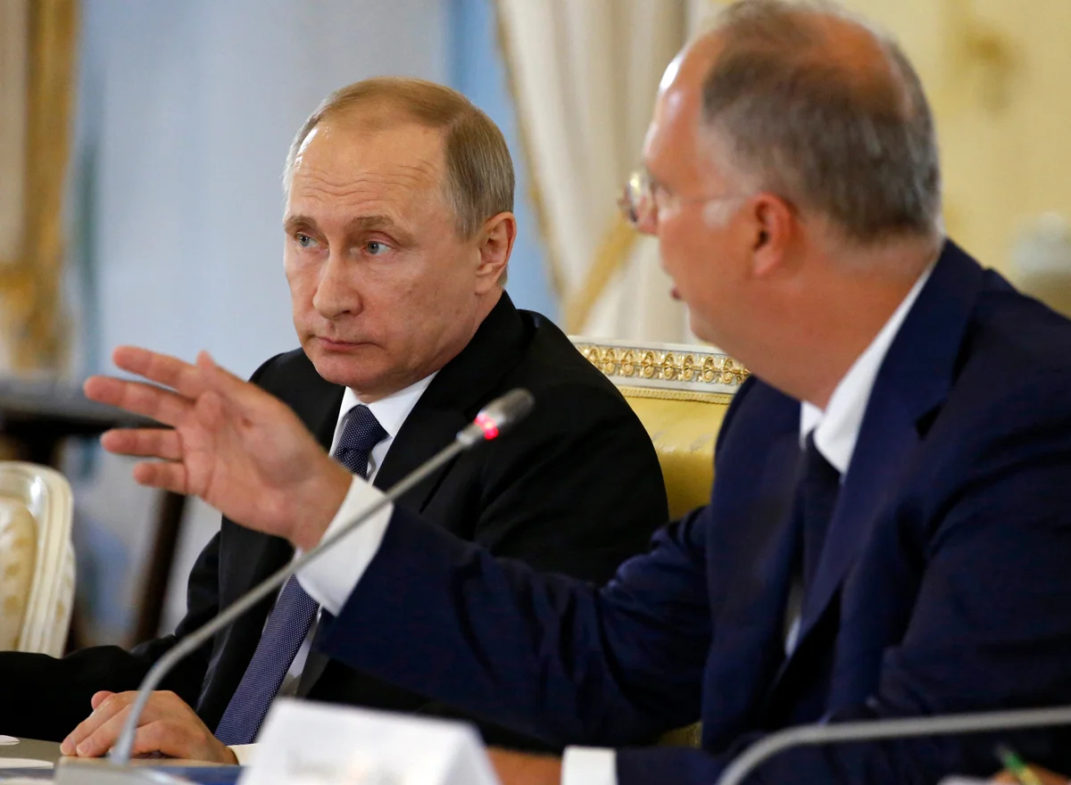 Владимир Путин и Кирилл Дмитриев, 2016 год. Фото: Сергей Чириков / EPA
