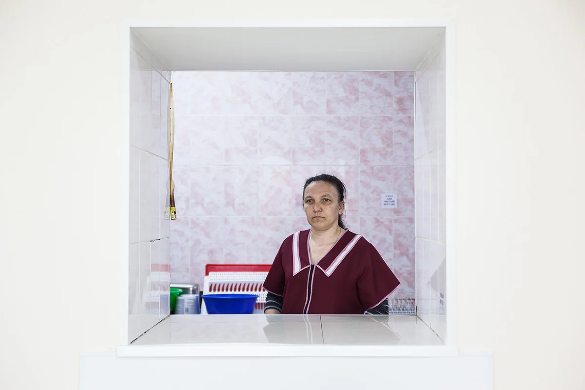 Olga Vershinina at work. Photo: Nikolay Kozhevnikov, exclusively for Novaya Gazeta Europe
