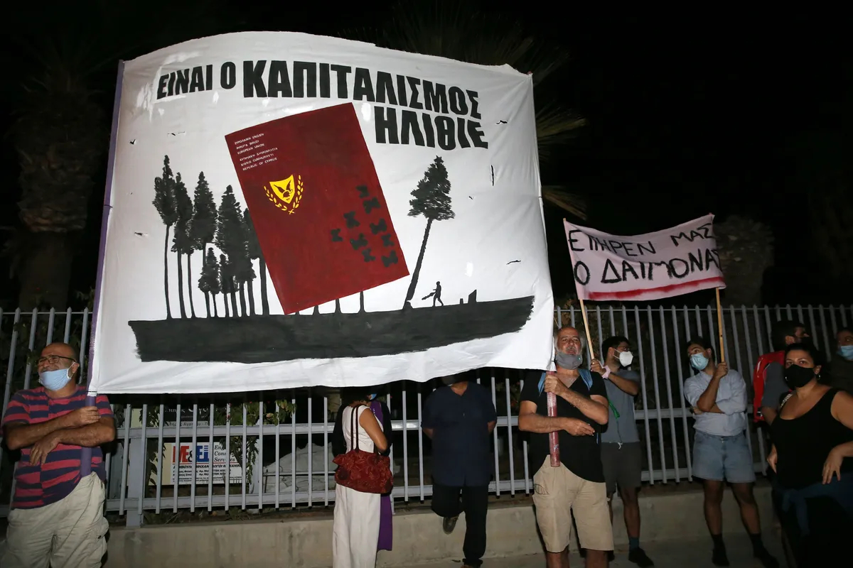 Protesters demonstrate after a foreign businessman with a criminal record is offered help to acquire a Cypriot passport, Nicosia, Cyprus, 14 October 2020. Photo: EPA-EFE/KATIA CHRISTODOULOU