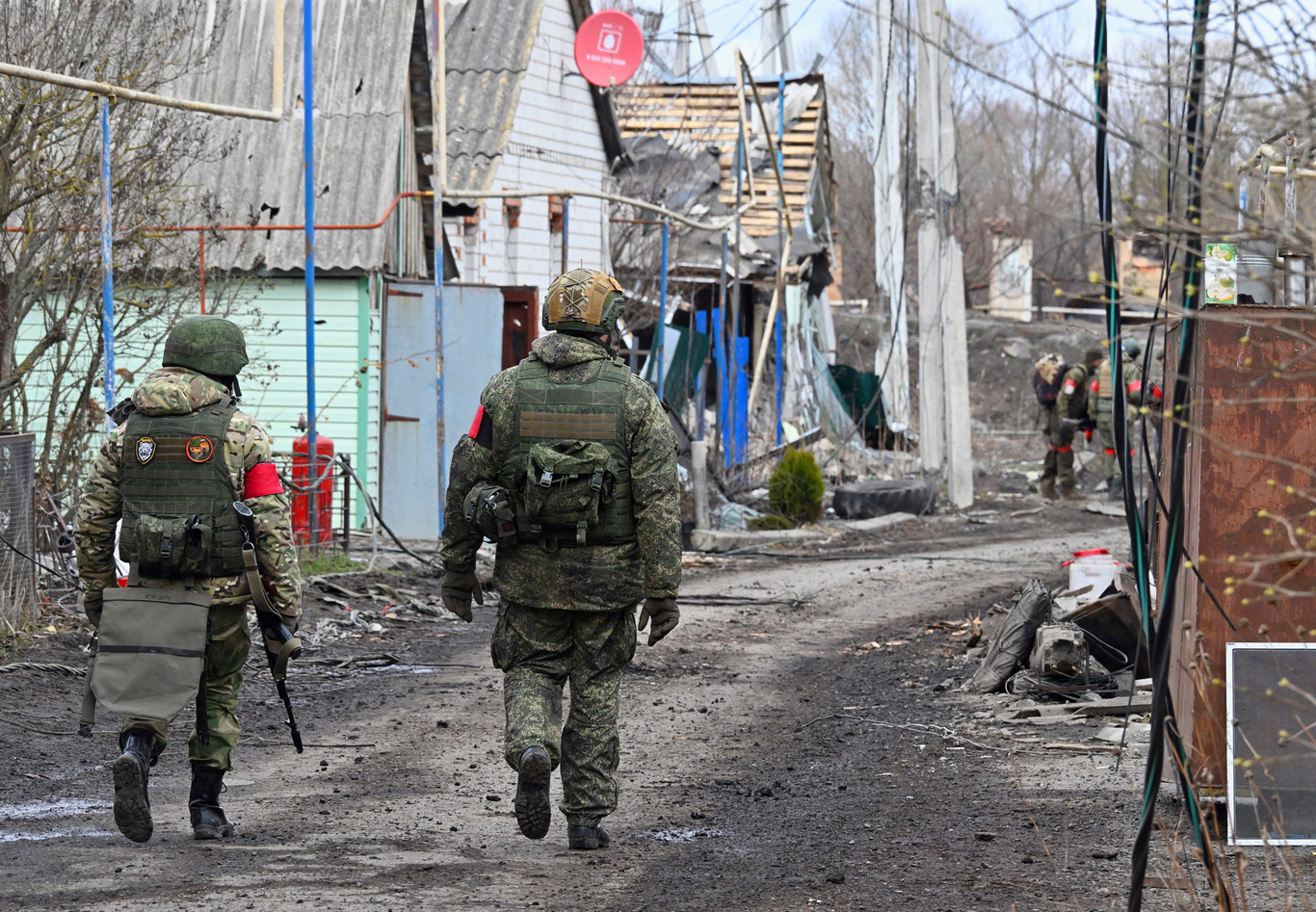 Российские военнослужащие патрулируют улицы города. Суджа, Курская область. 19 марта 2025 года. Фото: Анатолий Жданов / Коммерсантъ / Sipa USA / Vida Press