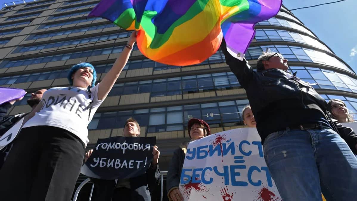 LGBT activists take part in a rally in Moscow, May 6, 2017. Photo: Kirill Kudryavtsev / AFP / Scanpix / LETA
