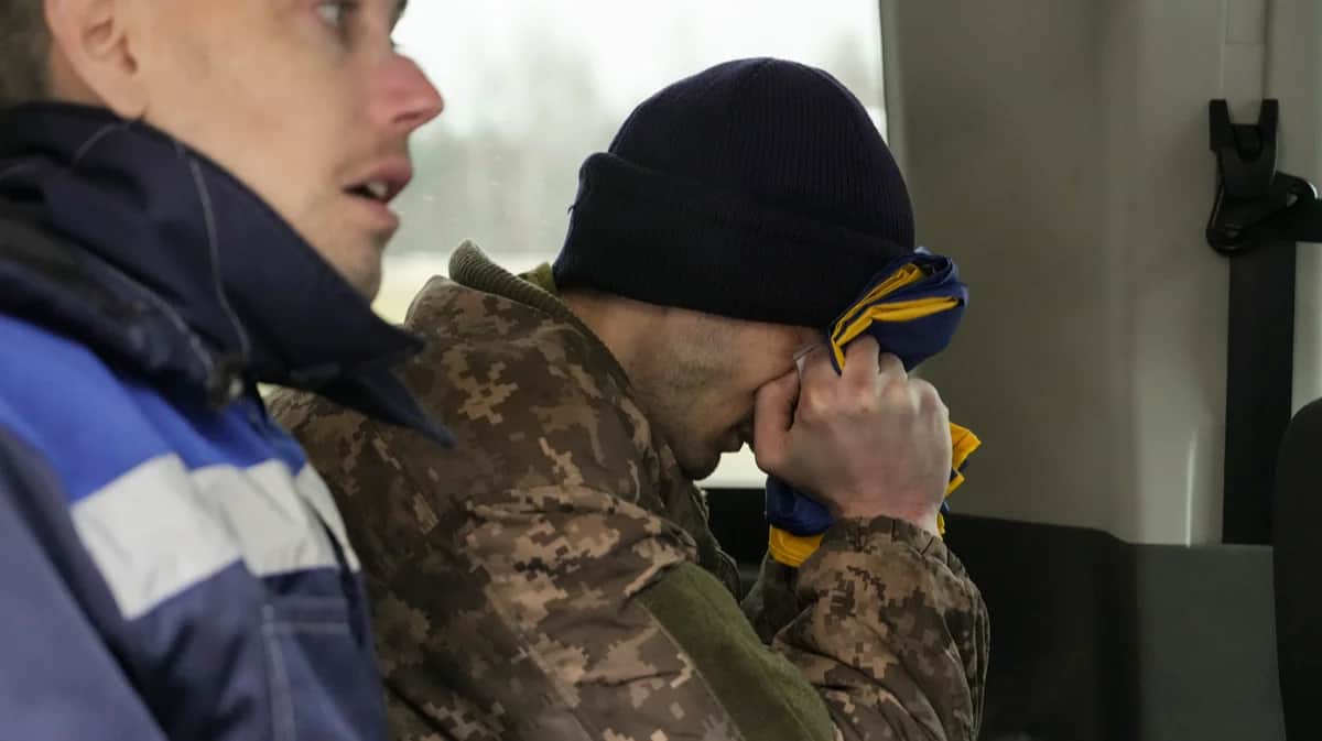 Украинские военнопленные после обмена, 15 января 2025 года. Фото: EPA