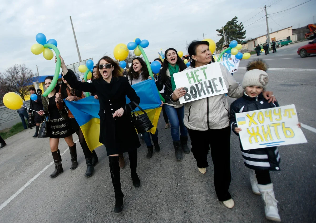 Pro-Ukrainian demonstration in Bakhchysarai, Crimea, 14 March 2014. Photo: David Mdzinarishvili / Reuters / Scanpix / LETA