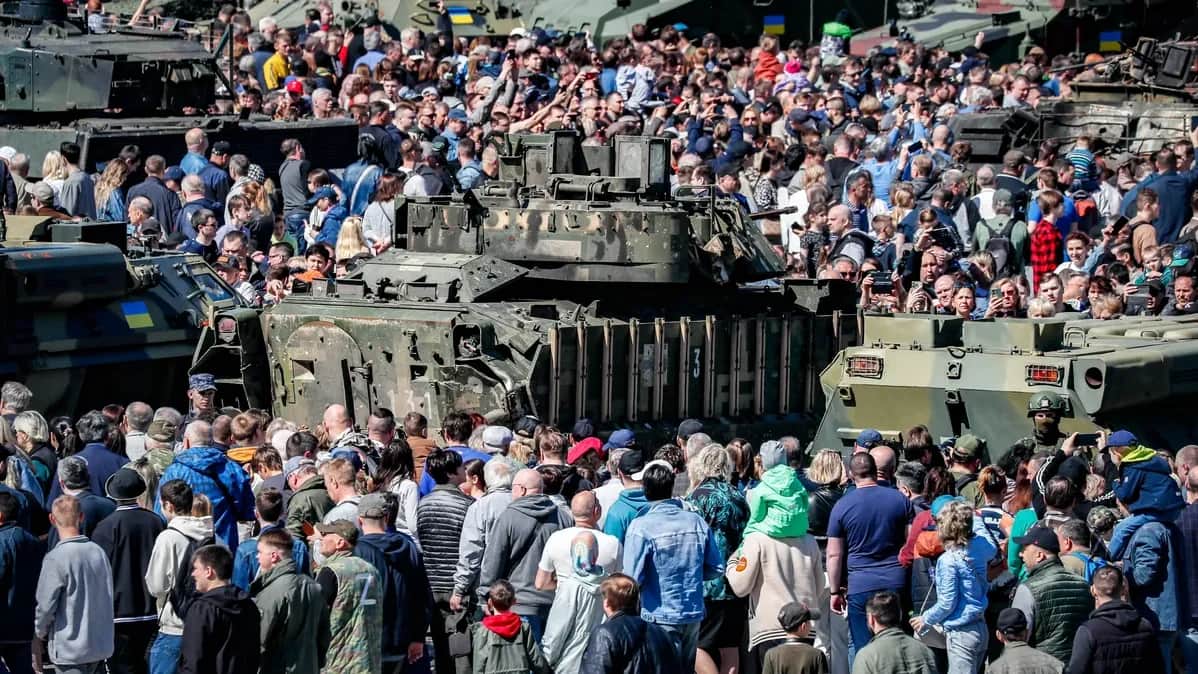People examine military vehicles captured by Russian troops during Russia’s “special military operation” in Ukraine, at an exhibition on the Poklonnaya Hill in Moscow, 01 May 2024.&nbsp;Photo: EPA-EFE/YURY KOCHETKOV