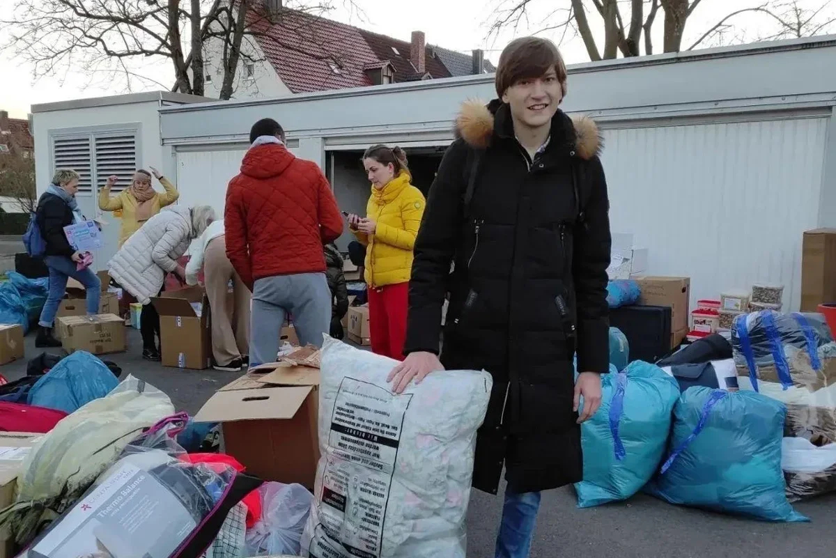 Schwarz at a collection drive for humanitarian aid for Ukrainians in Germany. Photo from his personal archive. 