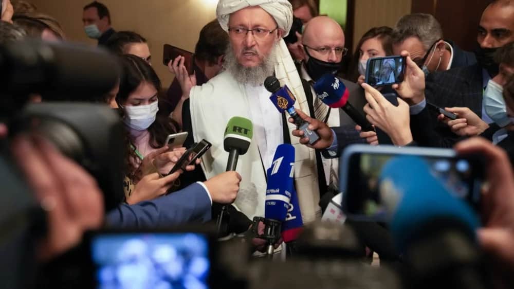 Taliban official Abdul Salam Hanafi speaks to media during talks involving Afghan representatives in Moscow, Russia, 20 October 2021. Photo: EPA-EFE/ALEXANDER ZEMLIANICHENKO / POOL