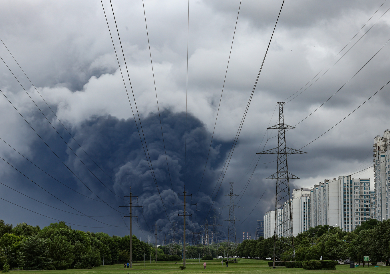 A smoke cloud billows over Moscow following a reported Ukrainian drone strike, 18 June 2026. Photo: EPA