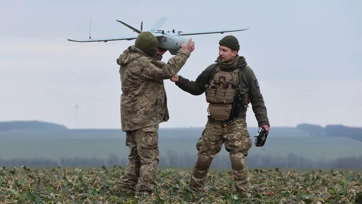 Ukrainian servicemen prepare to fly a Ukraine-made multi-purpose drone near Zaporizhzhia, Ukraine, 15 February 2024. Photo: EPA/KATERYNA KLOCHKO