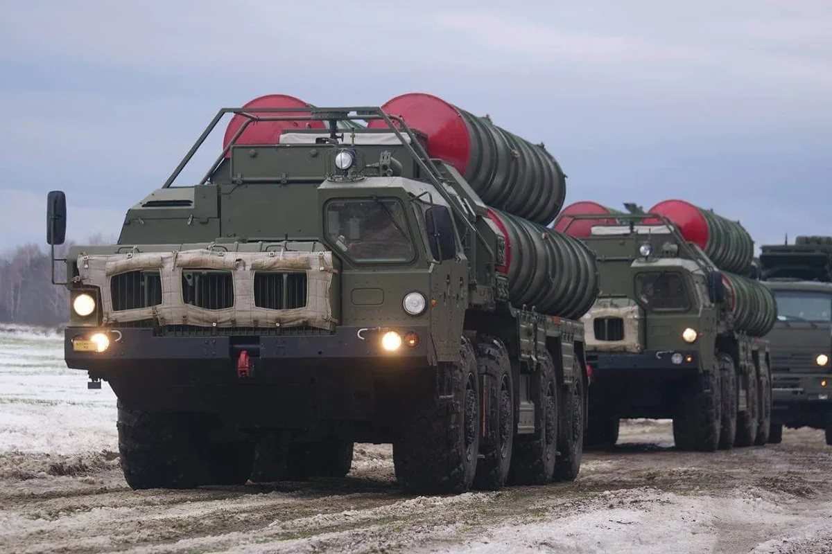 ЗРК С-400 и «Панцирь-С» на российско-белорусских учениях около украинской границы в Беларуси, 9 февраля 2022 года. Фото: Минобороны Беларуси / Anadolu Agency / Getty Images