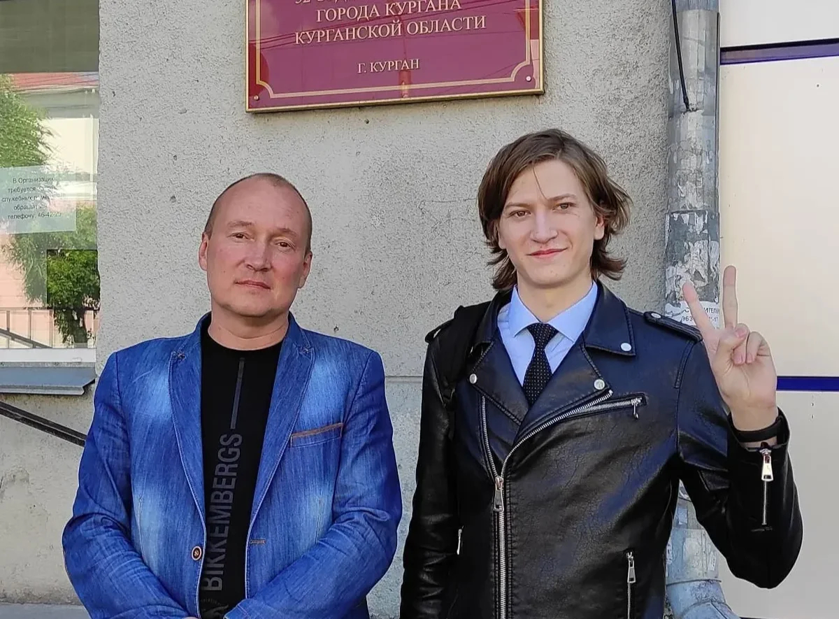 Schwarz with a lawyer outside the courthouse after a hearing on a criminal case for revealing the recording. Photo: Facebook 