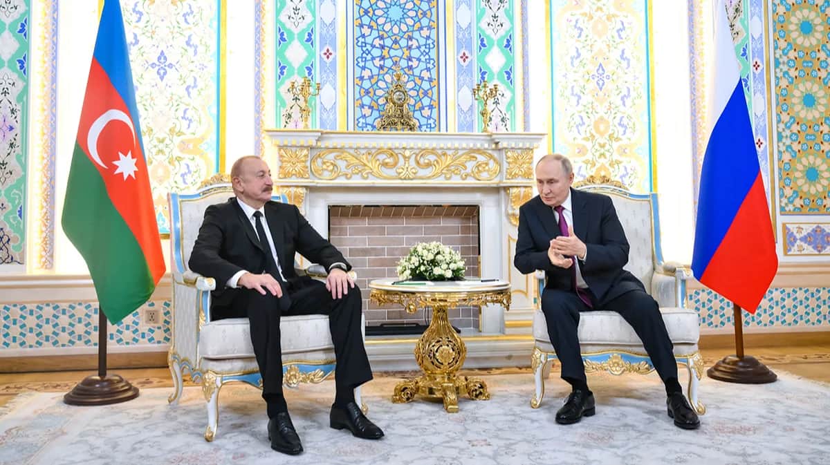 Ильхам Алиев и Владимир Путин во время встречи на полях саммита Россия- Центральная Азия в Душанбе, Таджикистан, 9 октября 2025 года. Фото: Григорий Сысоев / Sputnik / EPA
