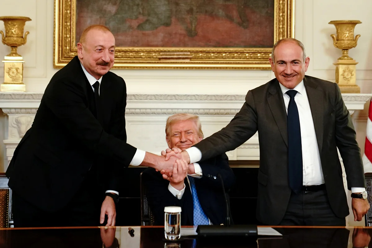 Ильхам Алиев, Дональд Трамп и Никол Пашинян в Белом доме, Вашингтон, США, 8 августа 2025 года. Фото: Nathan Howard / EPA
