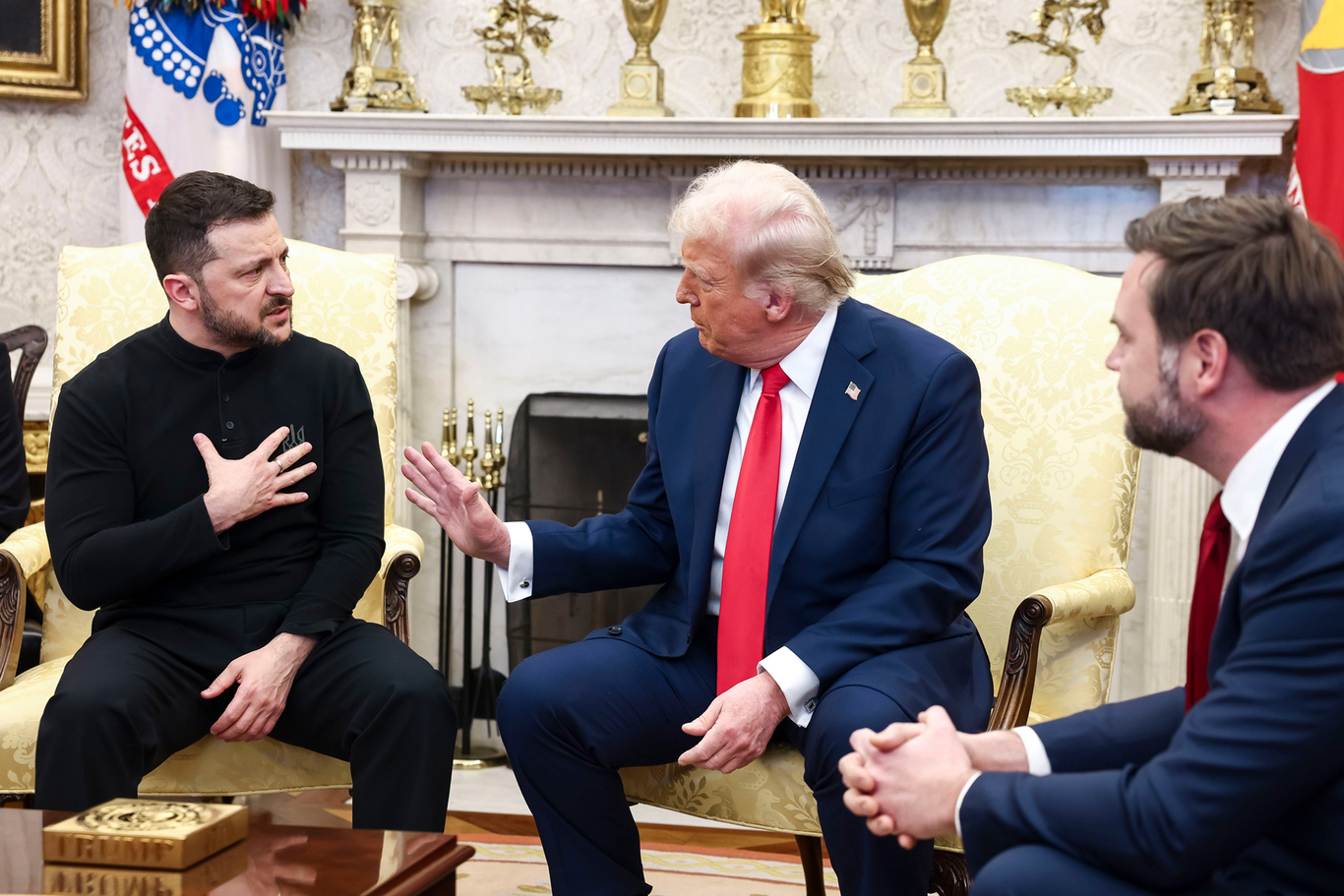Президент Украины Владимир Зеленский и президент США Дональд Трамп во время встречи в Овальном кабинете Белого дома. Вашингтон, США. 28 февраля 2025 года. Фото: Jim Lo Scalzo / EPA