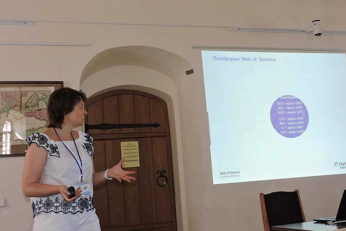 Представитель компании Clarivate Analytics Ирина Тихонкова на восьмой украинской Викиконференции, Киев, 24 августа 2018. Фото: Сергій Петров (CC BY-SA 4.0) / Wikimedia