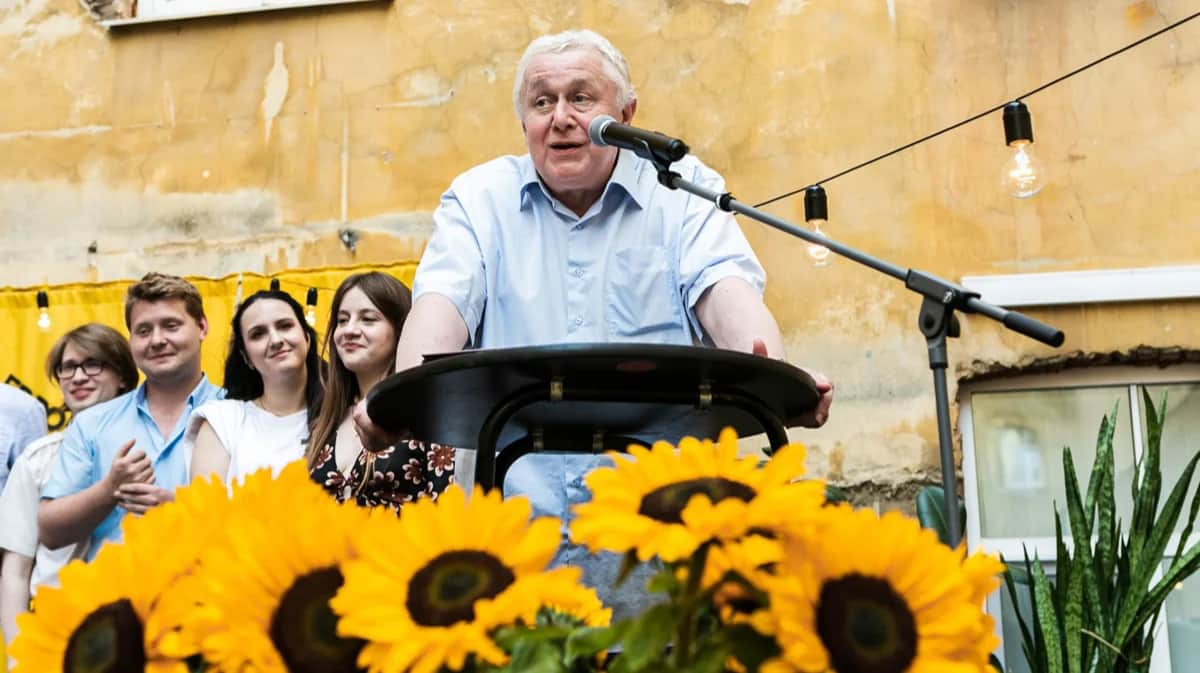 Григорий Голосов на выпускном в Европейском университете, 2022 год. Фото: Фото:&nbsp;<a target="_blank" data-stringify-link="https://vk.com/eusporg" data-sk="tooltip_parent" href="https://vk.com/eusporg" rel="noopener noreferrer">ЕУСПб&nbsp;</a>/ VK