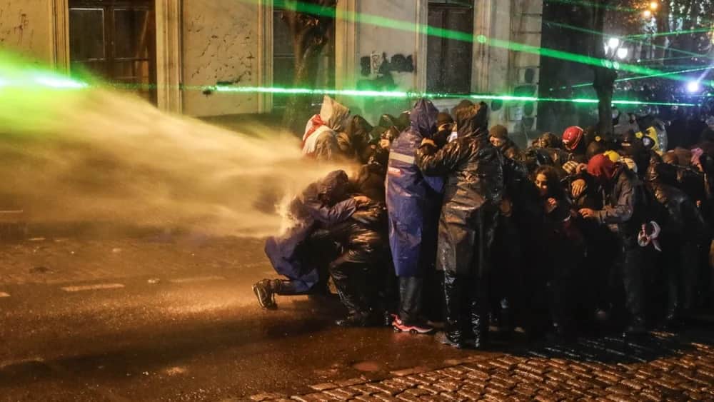 Police use water cannons to disperse Georgian opposition supporters protesting in front of the Parliament building in Tbilisi, Georgia, 01 December 2024. Photo: EPA-EFE/DAVID MDZINARISHVILI