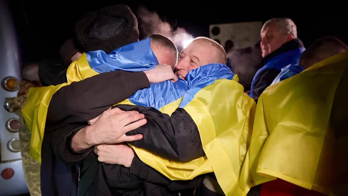 Украинские военнослужащие после освобождения из плена, 3 января 2024 года. Фото: Пресс-служба Президента Украины