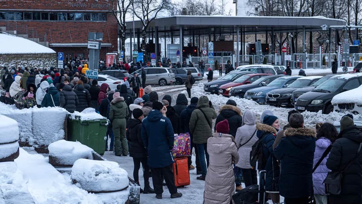 Очередь перед пунктом пропуска через российско-эстонскую границу в Нарве, Эстония, 15 декабря 2024 года. Фото: Marko Mumm / AFP / Scanpix / LETA