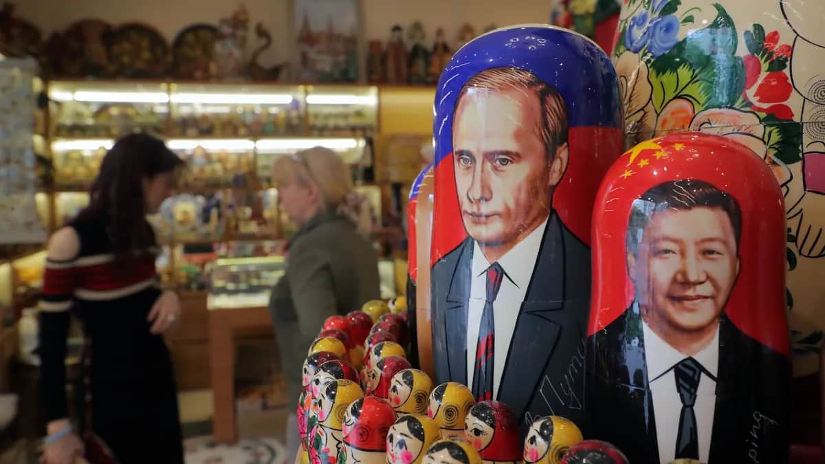 Souvenir shop in central Moscow, 16 May 2024. Photo:&nbsp;MAXIM SHIPENKOV
&nbsp;