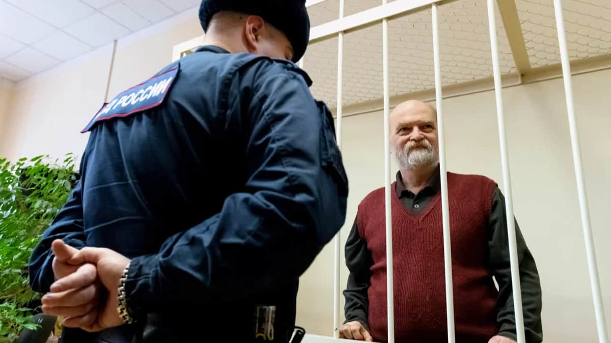Александр Скобов во время оглашения решения суда по определению меры пресечения, Санкт-Петербург, 4 апреля 2024 года. Фото: Андрей Бок / Коммерсантъ / Sipa USA / Vida Press