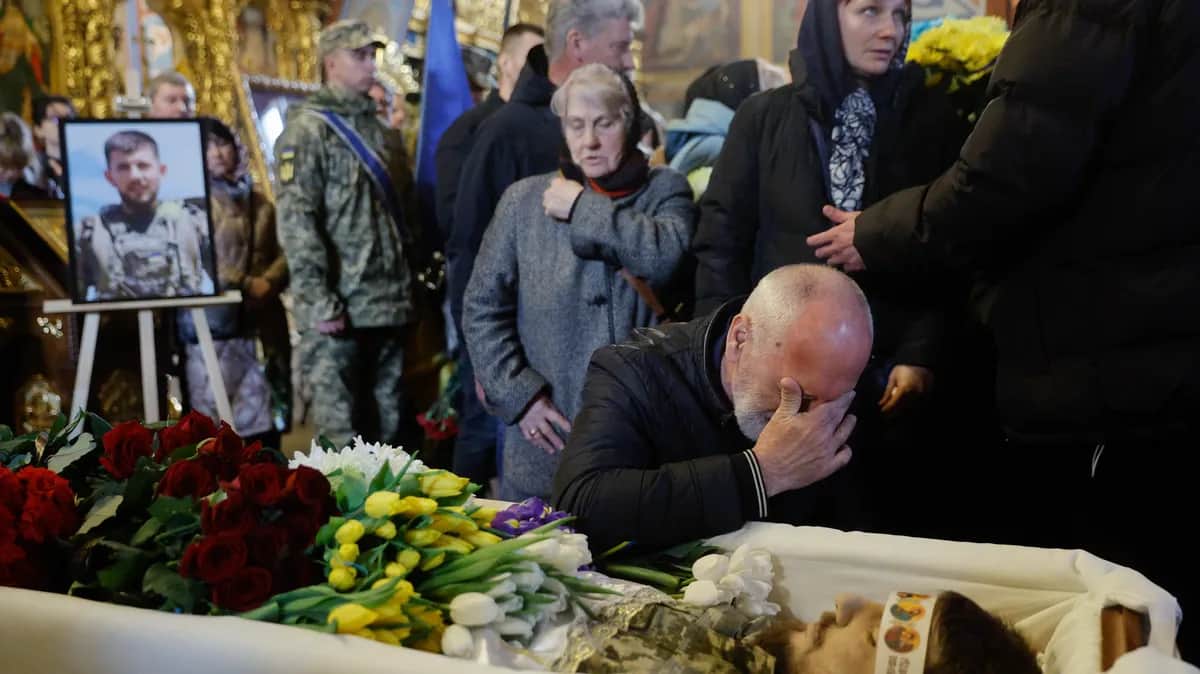 Kyiv bids farewell to Ukrainian servicemen killed in action, 19 April 2024. Photo: SERGEY DOLZHENKO