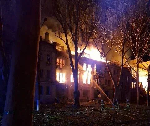 The fire caused by the attack in Mykolayiv. Photo: Oleksand Senkevych on Telegram