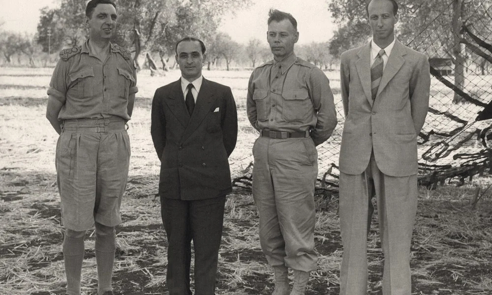 После подписания перемирия в Кассибиле 3 сентября 1943 г. Слева направо: Кеннет Стронг, Джузеппе Кастеллано, Уолтер Беделл Смит и Франко Монтанари. Фото: Wikimedia Commons , CC0