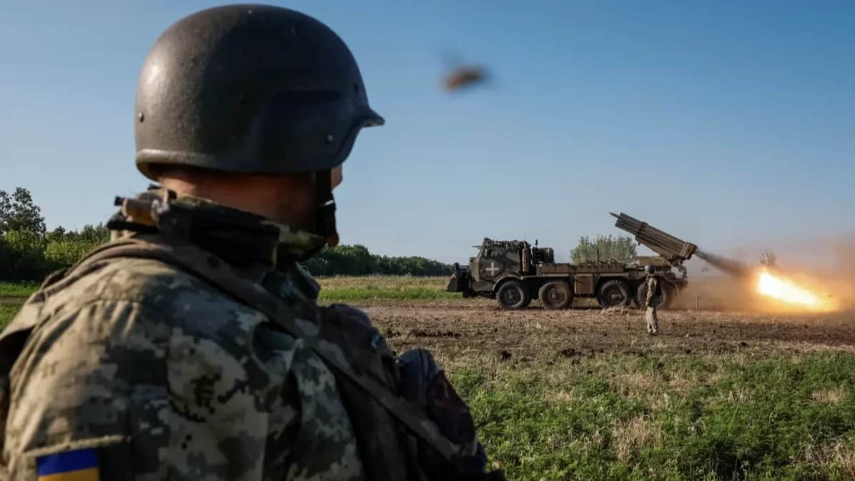 Ukrainian soldiers fire from a Vampire multiple rocket launcher near the front line in Ukraine’s Donetsk region, 30 June 2024. Photo: Alina Smutko / Reuters / Scanpix / LETA