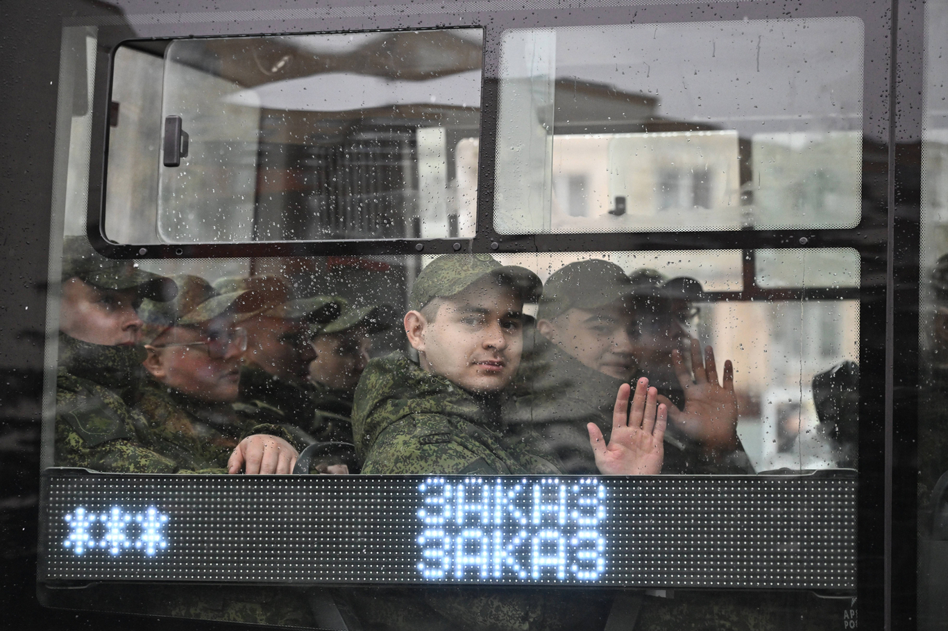 Призывники перед отправкой в гарнизоны на сборном пункте военного комиссариата. Балашиха, Московская область., 10 апреля 2026 года. Фото: Евгений Биятов / Спутник / Imago Images / Scanpix / LETA