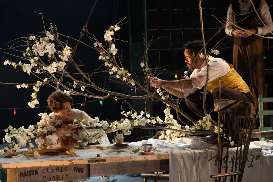 Спектакль «Вишневый сад» на сцене театра Wilma. Фото: <a href="https://wilmatheater.org/?s=dmitry&amp;autourl=https%3A%2F%2Fwilmatheater.org%2Fwp-content%2Fthemes%2Fwilma2020%2Fincludes%2Fautocomplete.php">Johanna Austin/Wilma Theater</a>