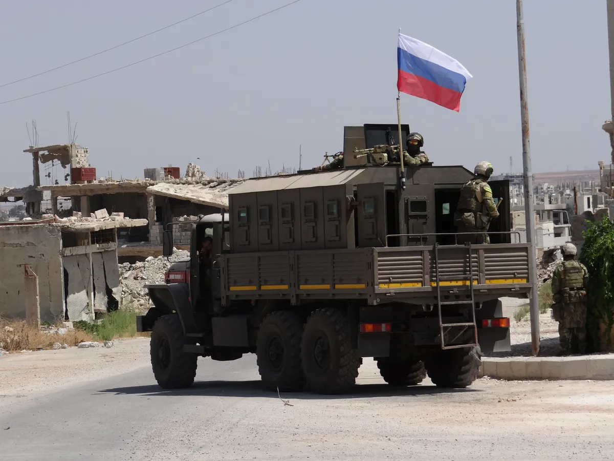 Российские войска входят в сирийский район Дараа аль-Балад в южной сирийской провинции Дараа, Сирия, 1 сентября 2021 года. Фото: Yasser Alhatib/Anadolu Agency via Getty Images