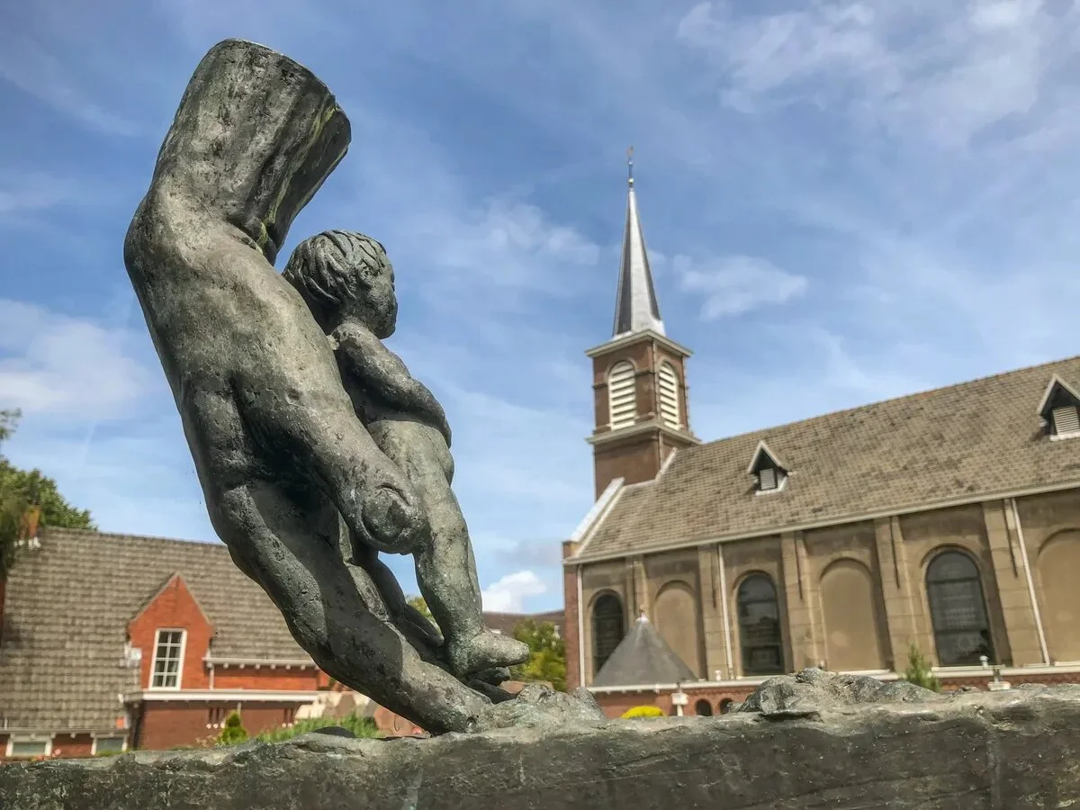 Sculpture at the Monster cemetery. Photo: Ekaterina Glikman