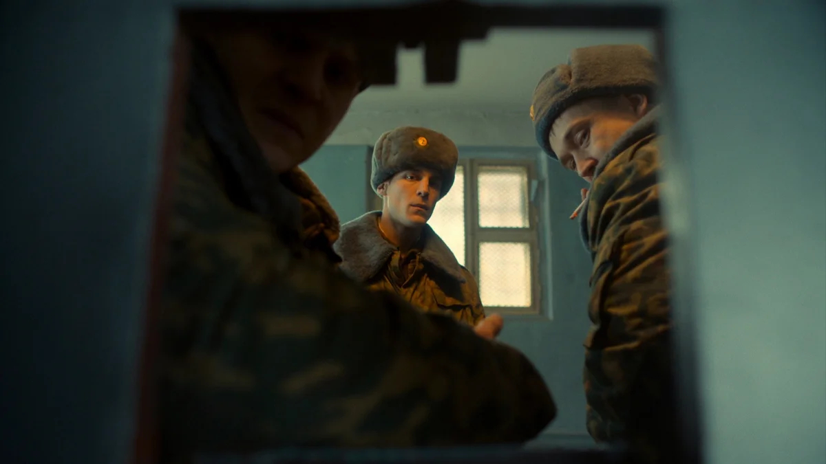 Кадр из сериала сериал «Аутсорс». Фото: SREDA Production Company