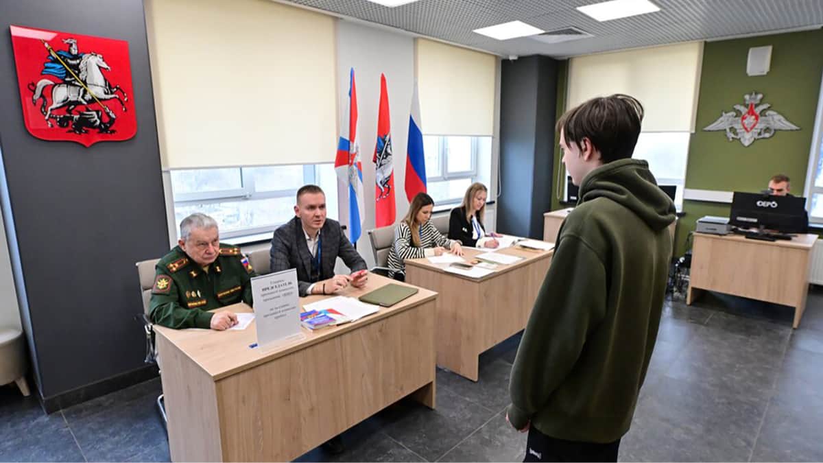 Каждого второго срочника пытаются отправить на войну