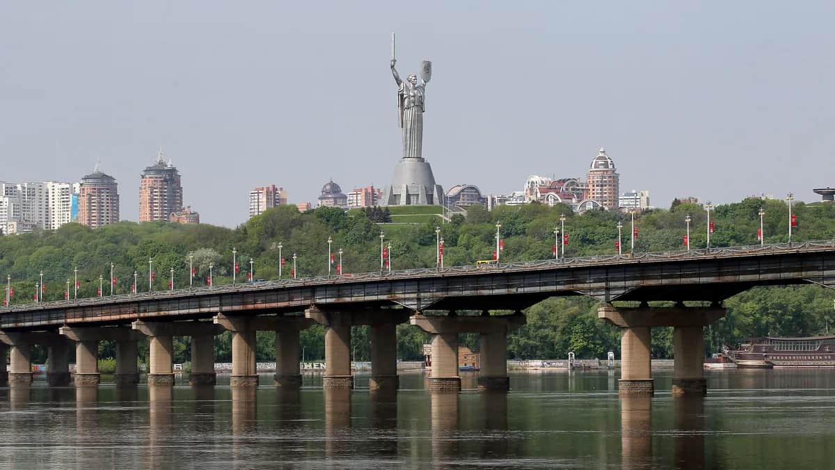 The Mother Ukraine monument in Kyiv, 4 May 2012. EPA / Sergey Dolzhenko