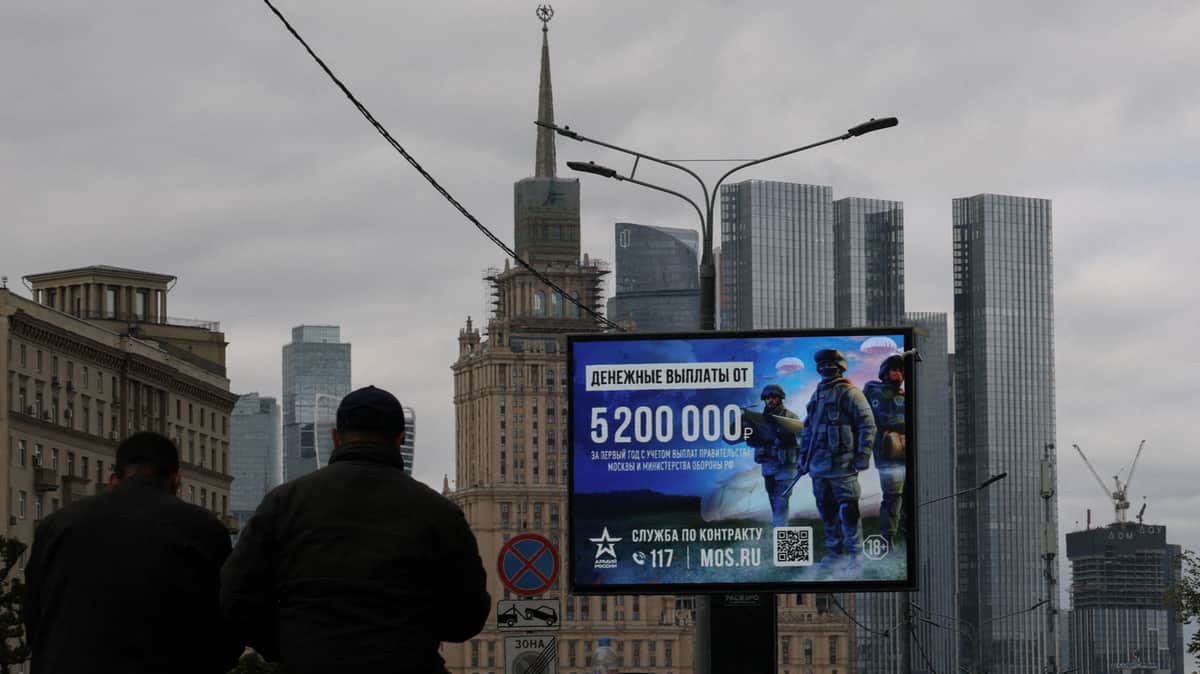 Записаться в Красную армию без бензина