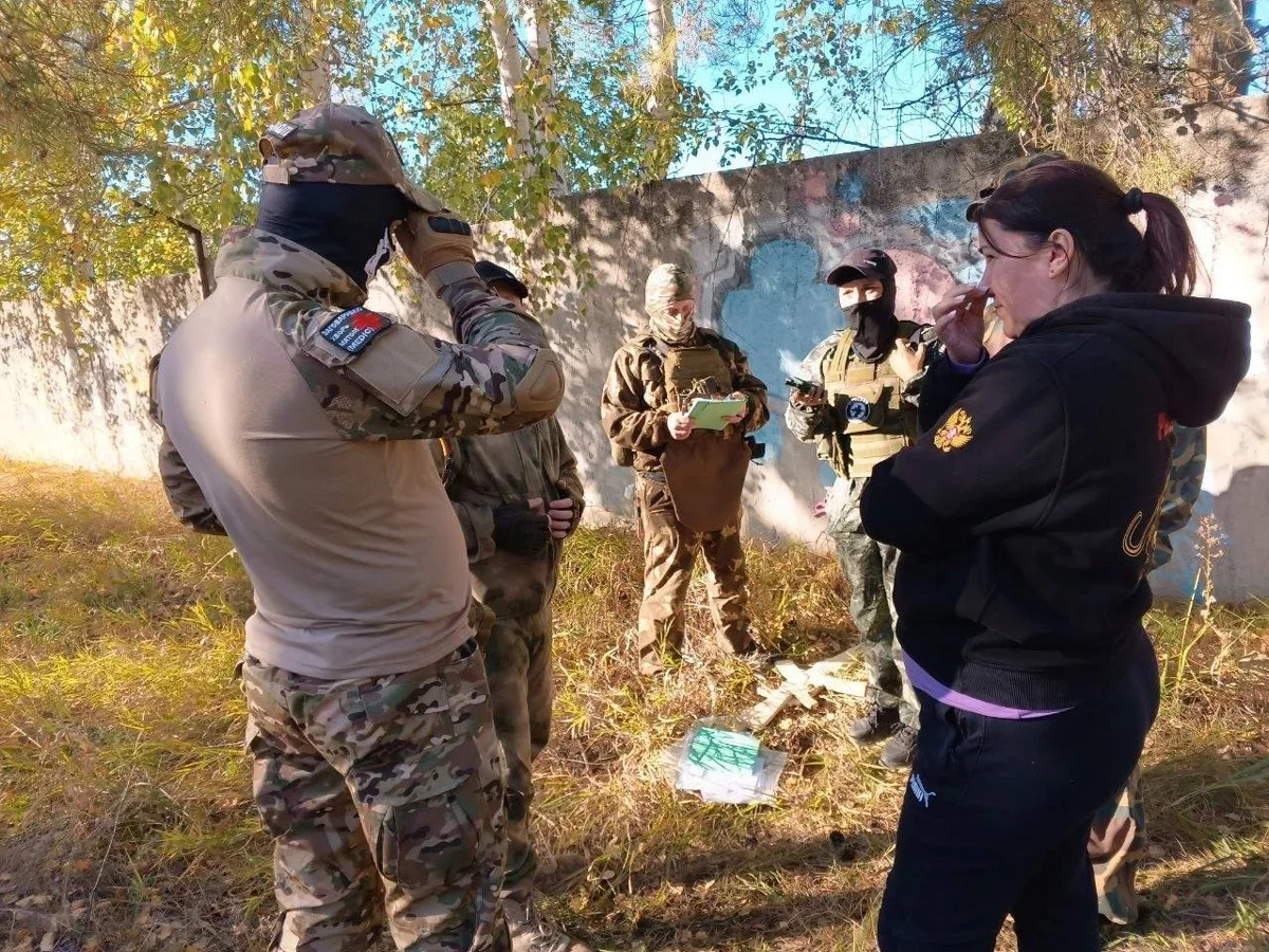 Занятия Русской общины по начальной военной подготовке. Фото: obshinanews / <a data-sk="tooltip_parent" data-stringify-link="https://t.me/obshinanews/8441?single" href="https://t.me/obshinanews/8441?single" rel="noopener noreferrer" target="_blank">Telegram</a>