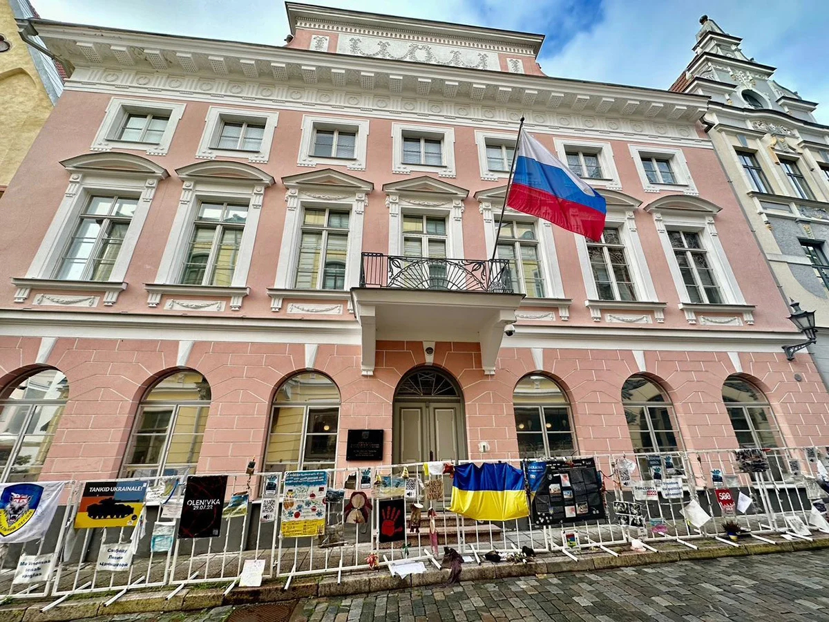 Вид на посольство России в Таллинне. Фото: Daniel Thüler
