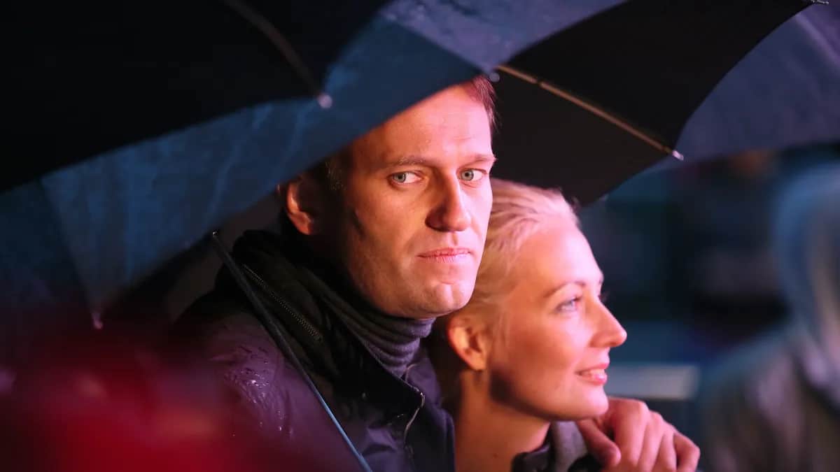Alexey Navalny with wife Yulia during his campaign to be mayor of Moscow, 6 September 2013. Photo: EPA-EFE / SERGEI ILNITSKY