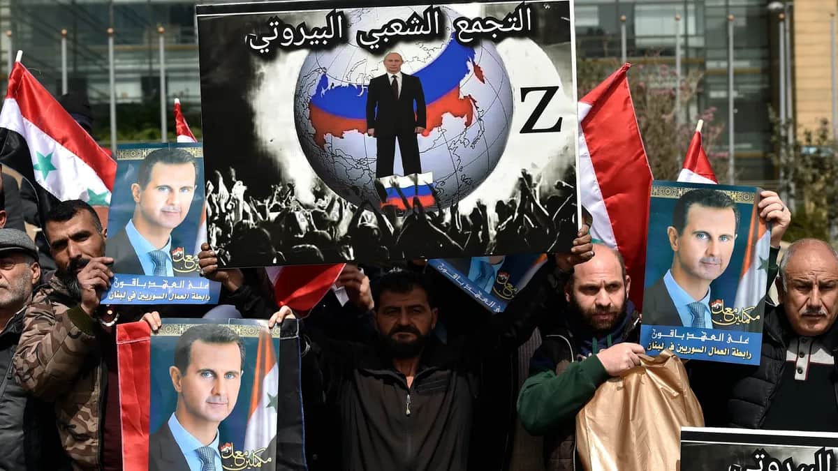 Syrian workers living in Lebanon hold pictures of Vladimir Putin and Bashar al-Assad during a pro-Russia protest in front of the UN headquarters in Beirut, Lebanon, 20 March 2022.&nbsp;Photo: EPA-EFE/WAEL HAMZEH